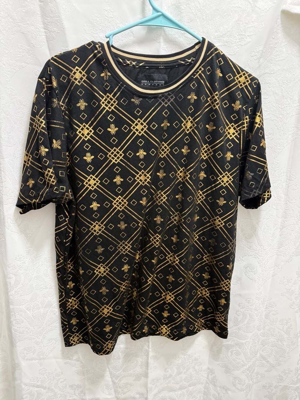Drill Clothing Company Black and Gold Bee Print T-Shirt Size M